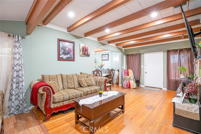 6438 Gloria Avenue photo 5