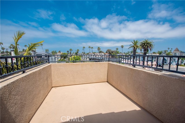 Detail Gallery Image 44 of 62 For 316 6th, Huntington Beach,  CA 92648 - 3 Beds | 3/1 Baths