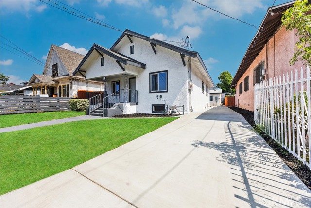 123 W 56th Street, Los Angeles CA: https://media.crmls.org/medias/ecc66745-6e82-476a-8e6d-fa311f39b417.jpg