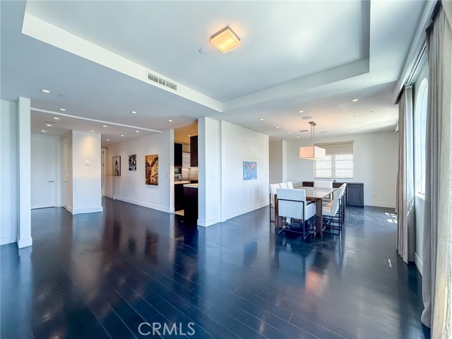 443 N Palm Drive, Beverly Hills CA: https://media.crmls.org/medias/ecc7032c-07d1-4b0f-8a28-ef9e7b22b671.jpg