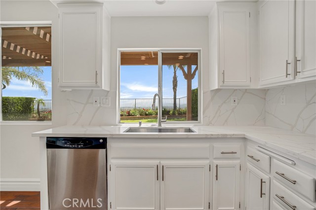 19900 Mariposa Creek Way Way, Porter Ranch CA: https://media.crmls.org/medias/ecc7c239-7c45-419e-9ee0-e1922e3f4d97.jpg