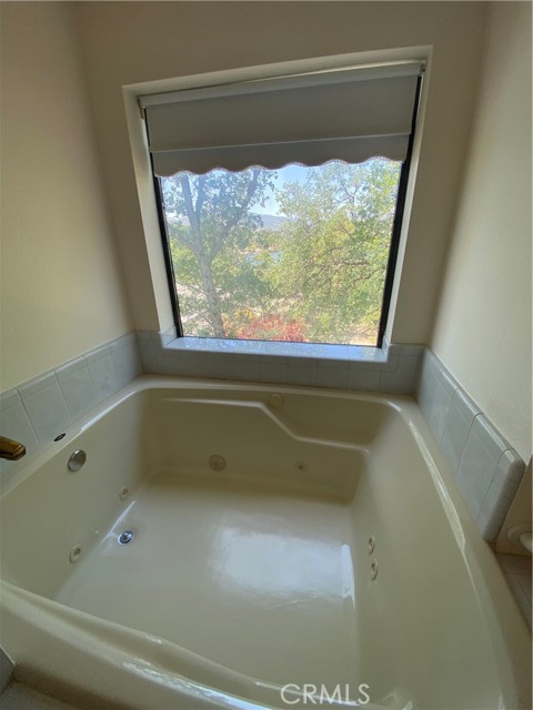 19232 N Shore Court, Hidden Valley Lake CA: https://media.crmls.org/medias/ecc840a8-16c0-45d0-aad6-91f9b40415e7.jpg