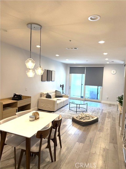 1234 Wilshire Blvd, Los Angeles CA: https://media.crmls.org/medias/ecc87d53-b2d3-4b03-8d4b-0a45fe311a10.jpg