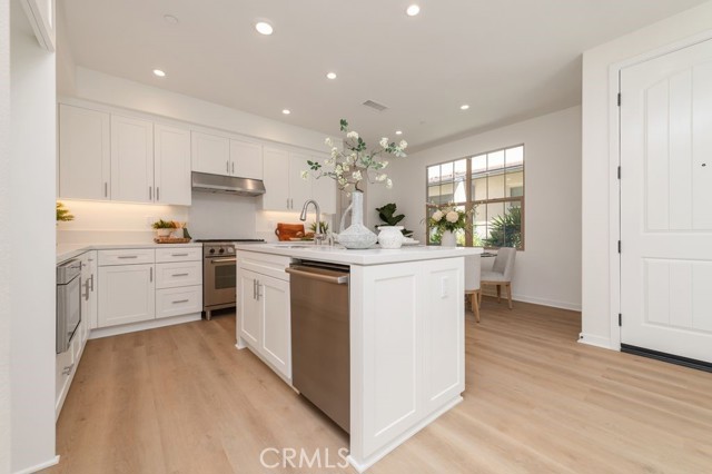 110 Trailing Comet, Irvine CA: https://media.crmls.org/medias/ecc89868-e65a-47d3-ab66-28af06d3b8e6.jpg