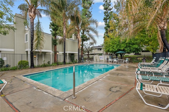 Detail Gallery Image 21 of 24 For 22123 Burbank Blvd #2, Woodland Hills,  CA 91367 - 3 Beds | 2/1 Baths