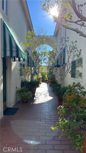 Detail Gallery Image 12 of 18 For 1745 Selby Ave #5,  Los Angeles,  CA 90024 - 2 Beds | 3 Baths