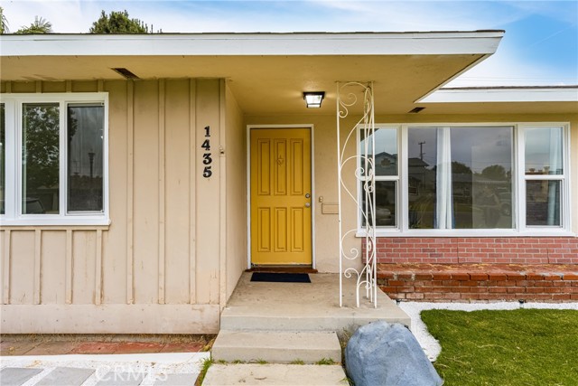 Detail Gallery Image 2 of 27 For 1435 W Wedgewood Dr, Anaheim,  CA 92801 - 3 Beds | 2 Baths