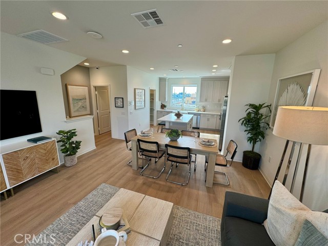 Detail Gallery Image 1 of 27 For 5864 Linden, Long Beach,  CA 90805 - 2 Beds | 2/1 Baths