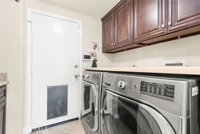 320 Forelock Court, Simi Valley CA: https://media.crmls.org/medias/eccd32bf-f299-42be-8bc6-0ae0968eff97.jpg