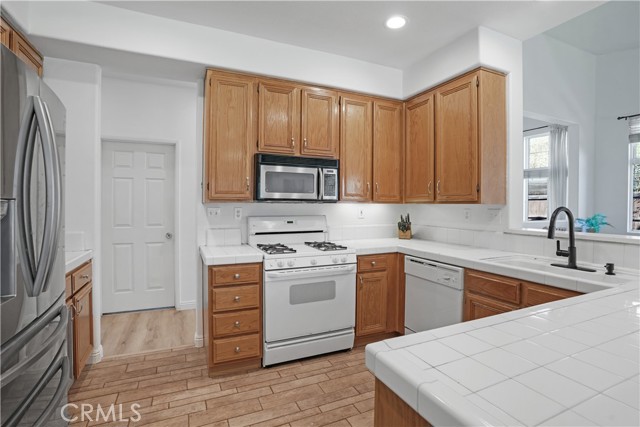 Detail Gallery Image 9 of 26 For 1480 Floral Park St, Corona,  CA 92881 - 3 Beds | 2 Baths