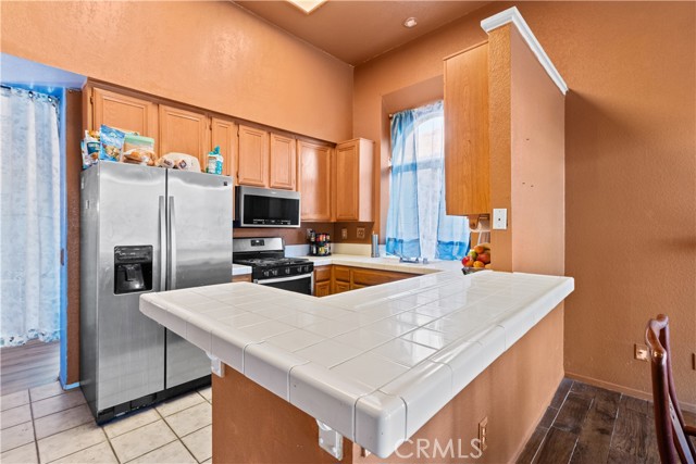 Detail Gallery Image 7 of 17 For 15149 Zircon Dr, Victorville,  CA 92394 - 3 Beds | 2 Baths