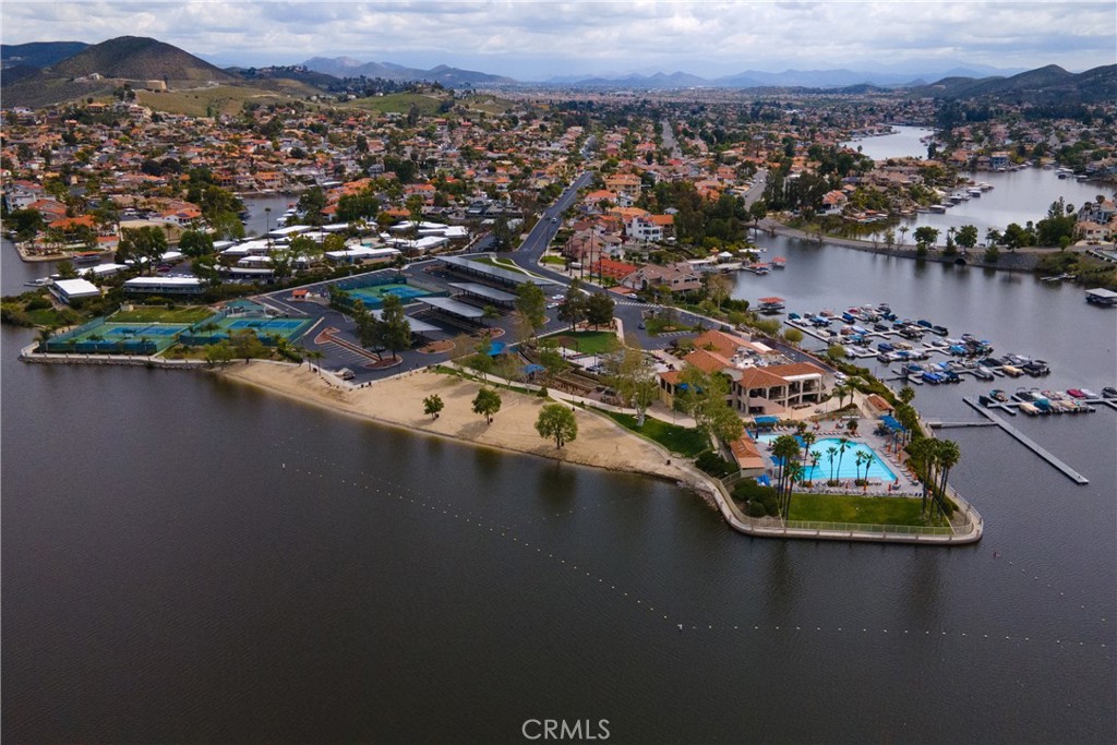 https://media.crmls.org/medias/eccdbc04-8d84-4615-8959-56b4d691ab45.jpg?preset=X-Large