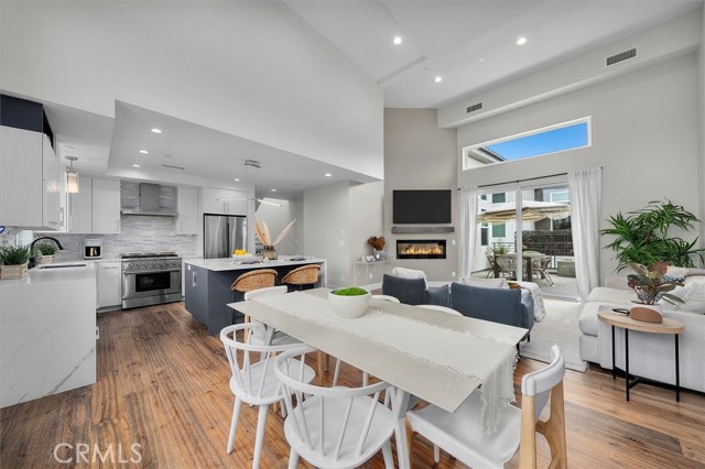 Detail Gallery Image 1 of 36 For 2713 Carnegie Ln #B,  Redondo Beach,  CA 90278 - 5 Beds | 4 Baths