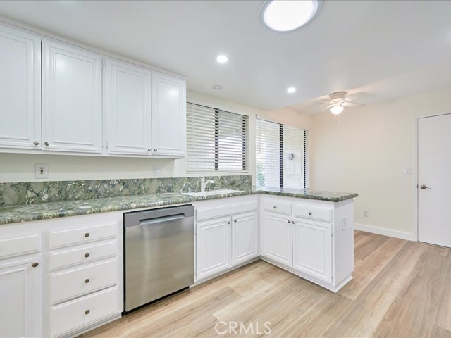42206 Village 42 photo 3