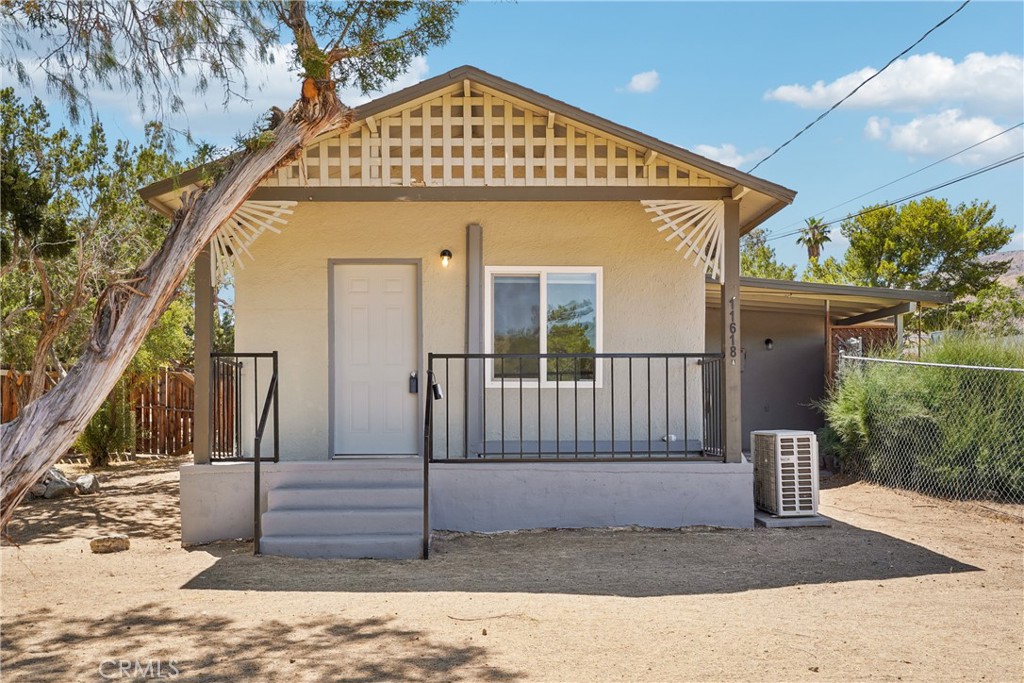 Duplex at 11618 Rosewood Avenue
