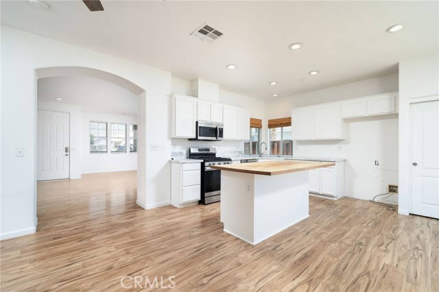 Detail Gallery Image 12 of 47 For 126 Schooner Ct, San Jacinto,  CA 92583 - 4 Beds | 2 Baths