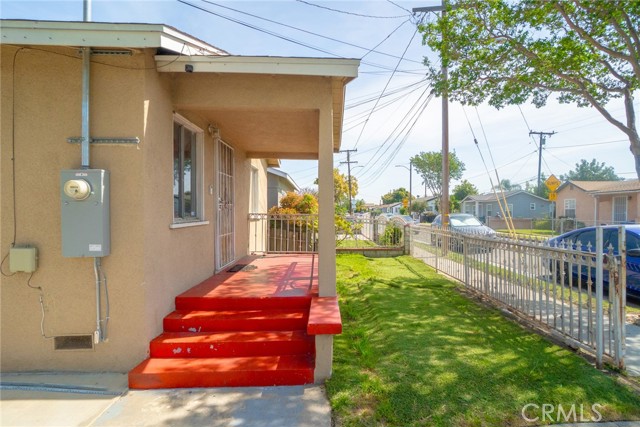 Detail Gallery Image 2 of 11 For 3561 Beck, Bell,  CA 90201 - 3 Beds | 1 Baths