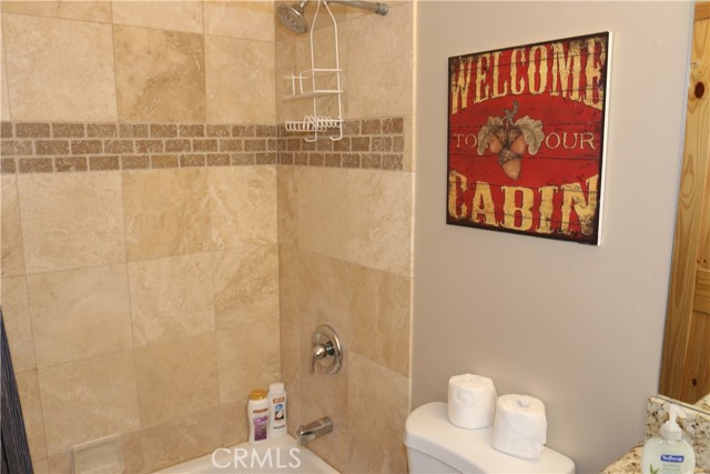 Detail Gallery Image 19 of 30 For 39039 Bayview Ln, Big Bear Lake,  CA 92315 - 3 Beds | 2 Baths