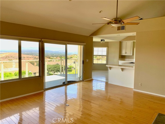6 Saros, Irvine CA: https://media.crmls.org/medias/ecd16a25-596f-4ebd-bee7-36edda17e15e.jpg