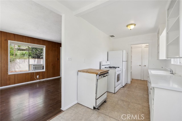Detail Gallery Image 9 of 32 For 3926 De Longpre Ave, Los Angeles,  CA 90027 - 1 Beds | 1 Baths