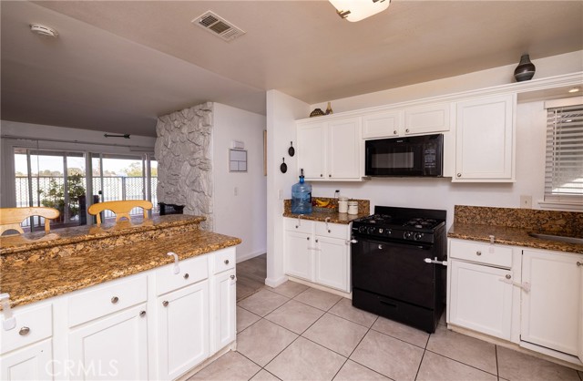 Detail Gallery Image 10 of 26 For 15996 Arroyo Dr, Victorville,  CA 92395 - 4 Beds | 2/1 Baths