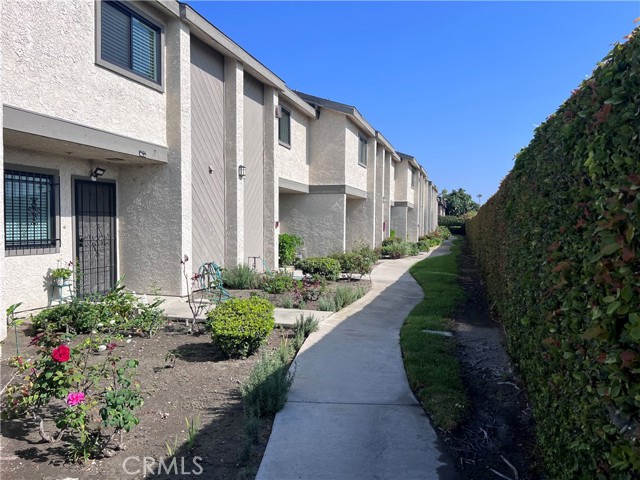 Detail Gallery Image 2 of 43 For 4311 W Mcfadden Ave #9,  Santa Ana,  CA 92704 - 2 Beds | 2/1 Baths