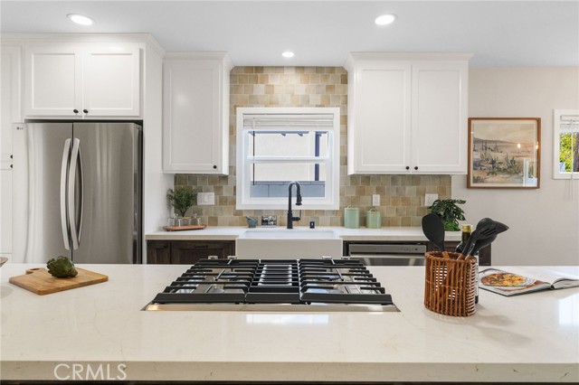 Detail Gallery Image 14 of 51 For 7048 Mclennan Ave, Lake Balboa,  CA 91406 - 4 Beds | 2 Baths