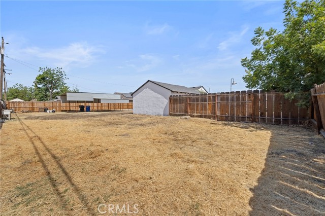 211 E Grangeville Boulevard, Hanford CA: https://media.crmls.org/medias/ecd4fa13-03b3-4a2a-bce2-a8d73358155a.jpg