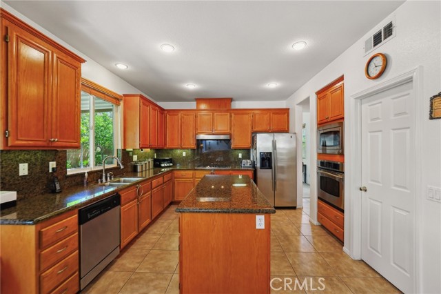 13856 Casablanca Court, Eastvale CA: https://media.crmls.org/medias/ecd548d8-686f-4813-ba94-32f7db31d3c8.jpg