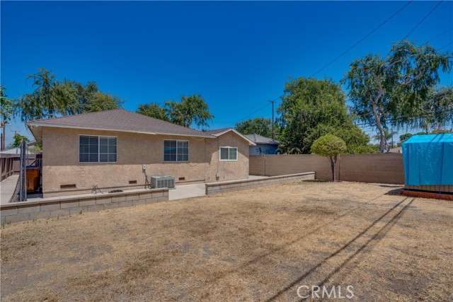 2304 W Flower Avenue, Fullerton CA: https://media.crmls.org/medias/ecd56452-a049-419b-90ad-d3d0a951b883.jpg
