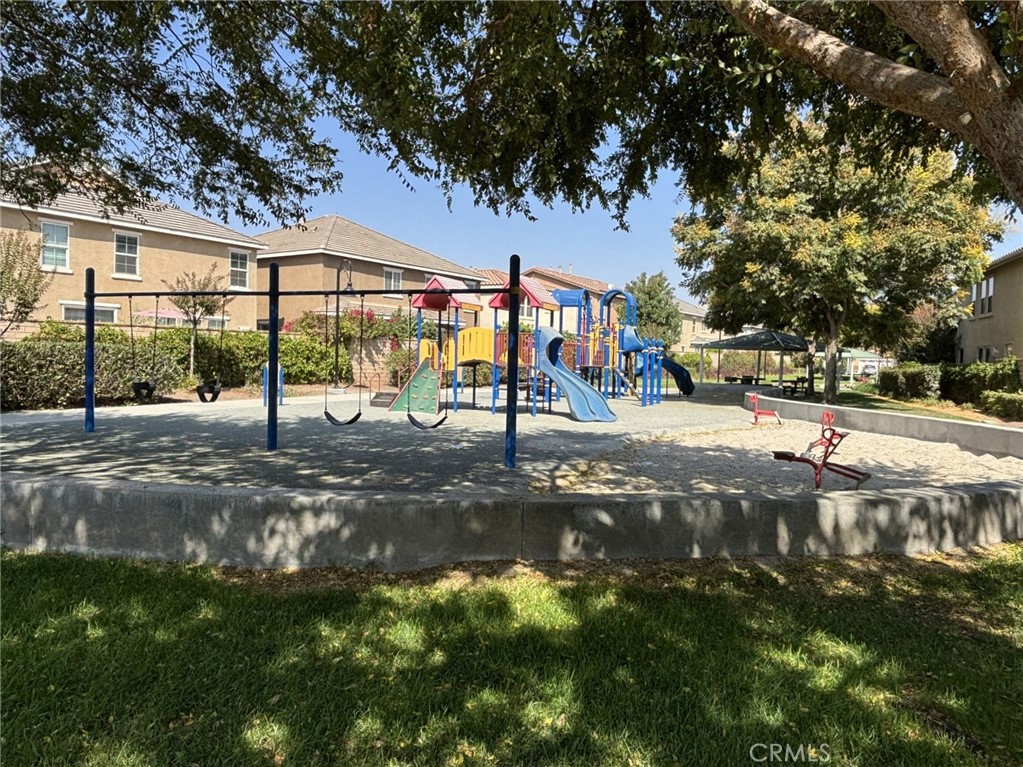 https://media.crmls.org/medias/ecd577df-dea6-4d32-aa5b-3cb1cbf41b01.jpg?preset=X-Large