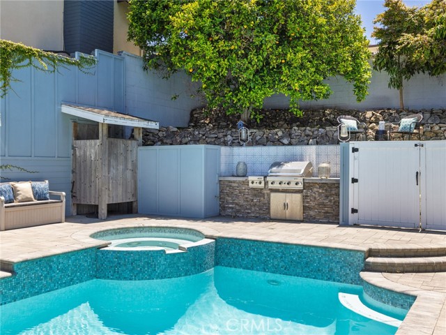 246 Via Los Miradores, Redondo Beach CA: https://media.crmls.org/medias/ecd57e2e-4e83-4e54-a7fd-65ab85370453.jpg