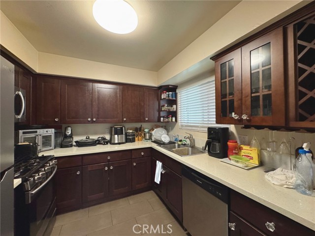 Detail Gallery Image 3 of 12 For 9382 Shadowood Dr, Montclair,  CA 91763 - 2 Beds | 2 Baths