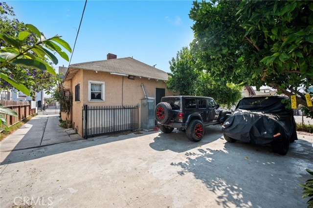 Detail Gallery Image 3 of 19 For 621 W 54th St, Los Angeles,  CA 90037 - – Beds | – Baths