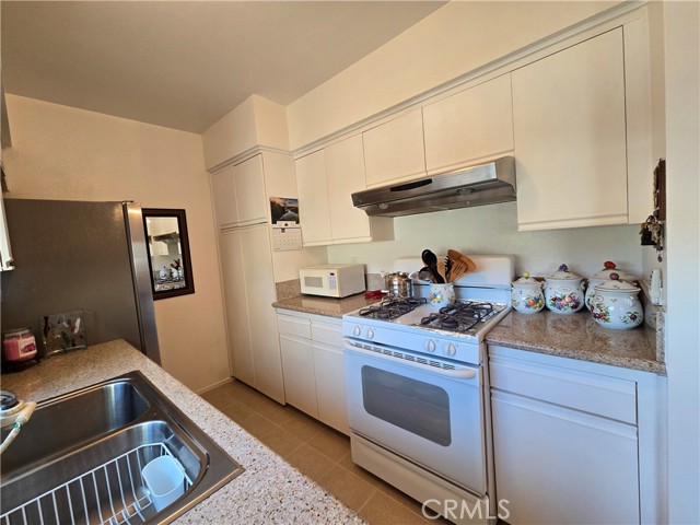 Detail Gallery Image 12 of 23 For 6021 Fountain Park Ln #7,  Woodland Hills,  CA 91367 - 2 Beds | 1 Baths