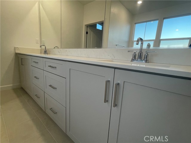 Detail Gallery Image 13 of 24 For 115 Metz, Oceanside,  CA 92057 - 4 Beds | 2/1 Baths