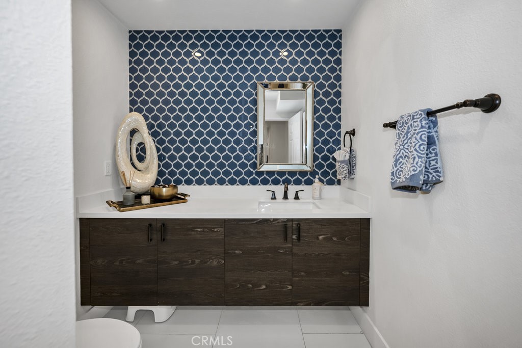 https://media.crmls.org/medias/ecd8f8de-6268-4e31-8651-0e6cca3a4398.jpg?preset=X-Large