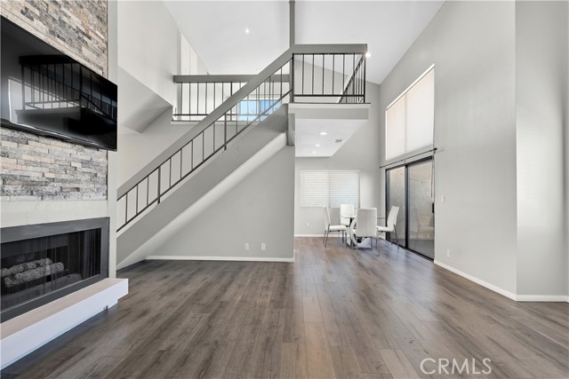 Detail Gallery Image 2 of 31 For 18445 Hatteras #403,  Tarzana,  CA 91356 - 2 Beds | 2 Baths