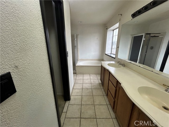 Detail Gallery Image 7 of 27 For 1308 Saint Francis, Los Banos,  CA 93635 - 3 Beds | 2/1 Baths