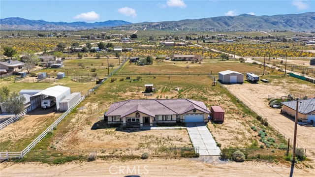 Detail Gallery Image 2 of 52 For 23661 Laurel, Apple Valley,  CA 92308 - 4 Beds | 3 Baths