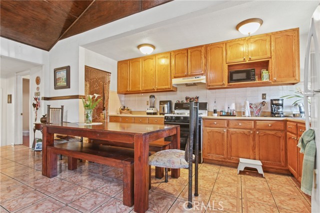 1419 S Redondo Boulevard, Los Angeles CA: https://media.crmls.org/medias/ecdc324b-863f-40dc-b7b2-c29a3435b8a8.jpg
