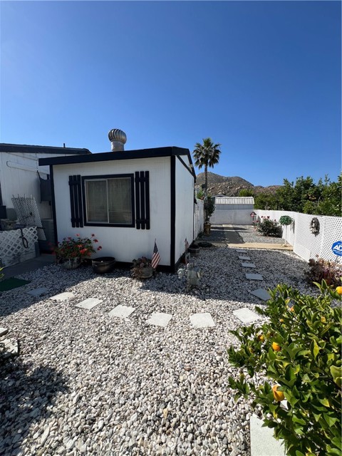 26151 Kentia Palm Drive, Homeland CA: https://media.crmls.org/medias/ecdc97b6-1197-45a1-8eab-bec68bd5a0b4.jpg
