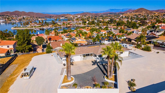 Detail Gallery Image 10 of 56 For 22475 Loch Lomond Dr, Canyon Lake,  CA 92587 - 3 Beds | 2/1 Baths