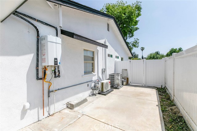 Detail Gallery Image 14 of 17 For 17648 Raymer St, Northridge,  CA 91325 - 1 Beds | 1/1 Baths