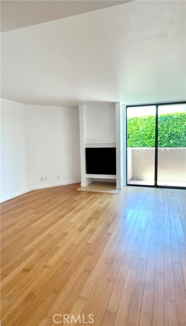 Detail Gallery Image 3 of 23 For 7826 Topanga Canyon, Canoga Park,  CA 91304 - 2 Beds | 2 Baths