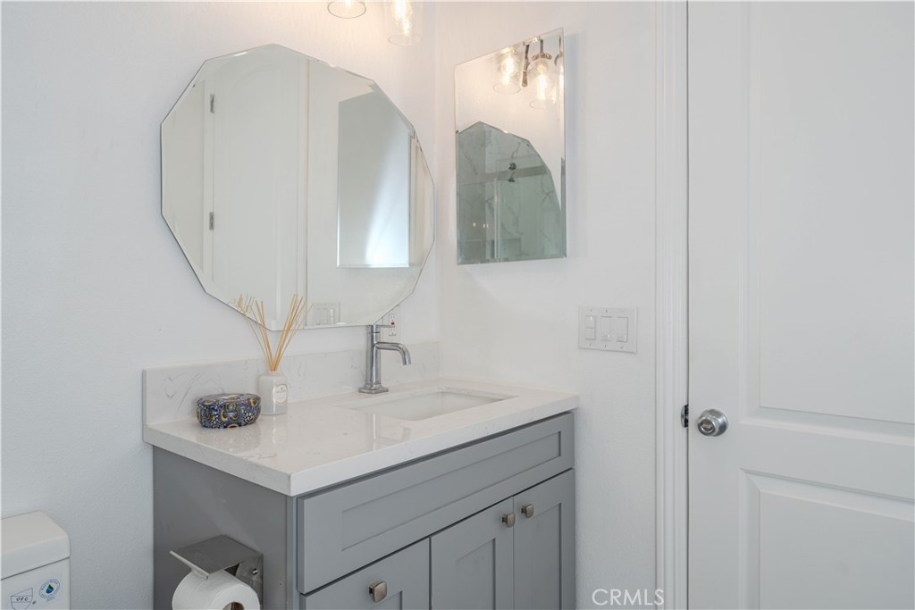 1224 E Live Oak Court
