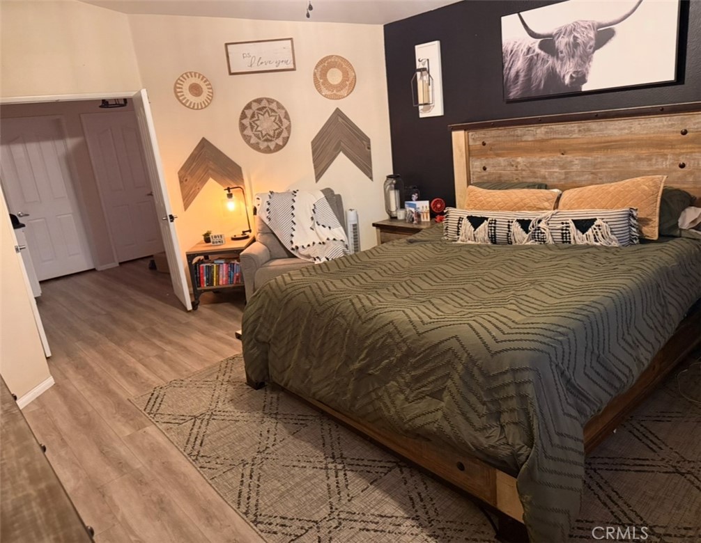 https://media.crmls.org/medias/ece108ce-30a2-4b38-a4c4-c54dbf7bdf26.jpg?preset=X-Large