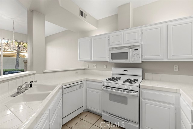 Detail Gallery Image 4 of 23 For 1081 S Positano Ave, Anaheim Hills,  CA 92808 - 2 Beds | 2/1 Baths