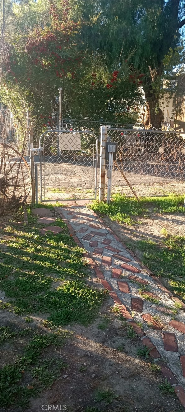 https://media.crmls.org/medias/ece11810-bbf2-477b-927e-afce30c4fd81.jpg?preset=X-Large