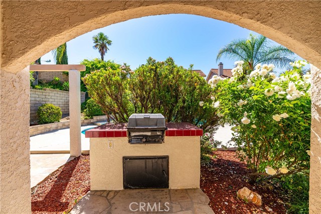 28852 Woodside Drive, Saugus CA: https://media.crmls.org/medias/ece19cdc-9c40-42bf-afc4-abbe8fc9ba52.jpg